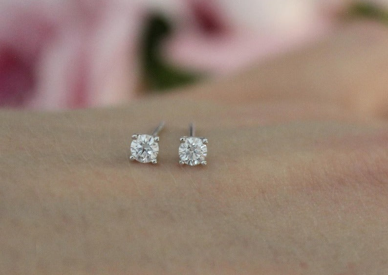✨ Round Cut Diamond Stud Earrings – Luxury Sparkle Everyday Wear - E VS1 VG