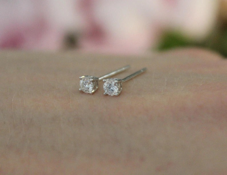 ✨ Round Cut Diamond Stud Earrings – Luxury Sparkle Everyday Wear - E VS1 VG
