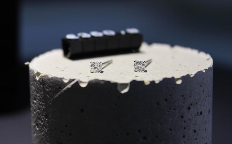 ✨ Round Cut Diamond Stud Earrings – Luxury Sparkle Everyday Wear - E VS1 VG