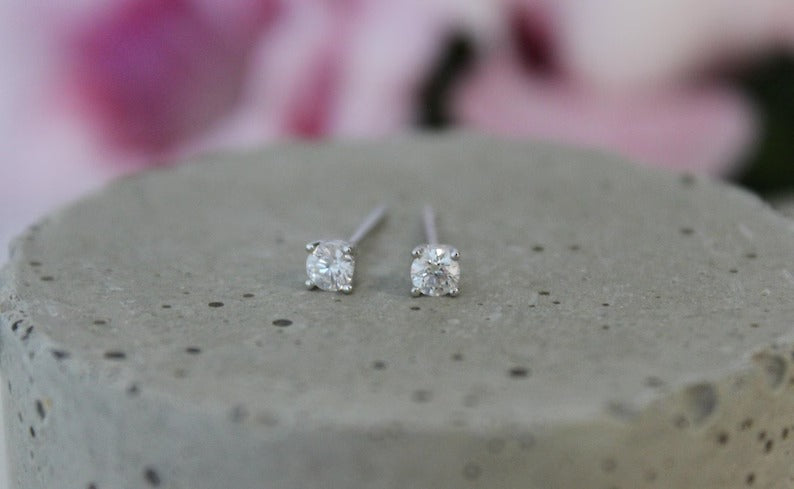 ✨ Round Cut Diamond Stud Earrings – Luxury Sparkle Everyday Wear - E VS1 VG