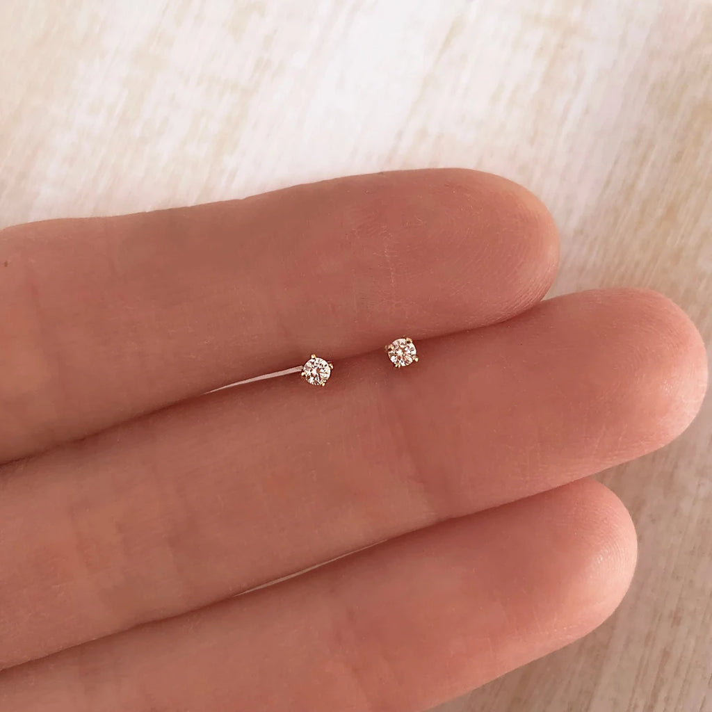 Classic Round Cut Diamond Stud Earrings – Minimal Luxury Everyday Wear