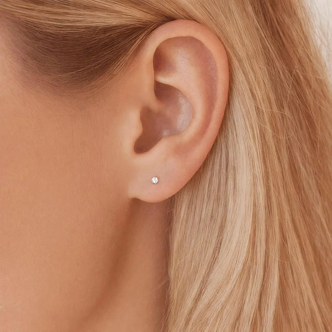 Classic Round Cut Diamond Stud Earrings – Minimal Luxury Everyday Wear
