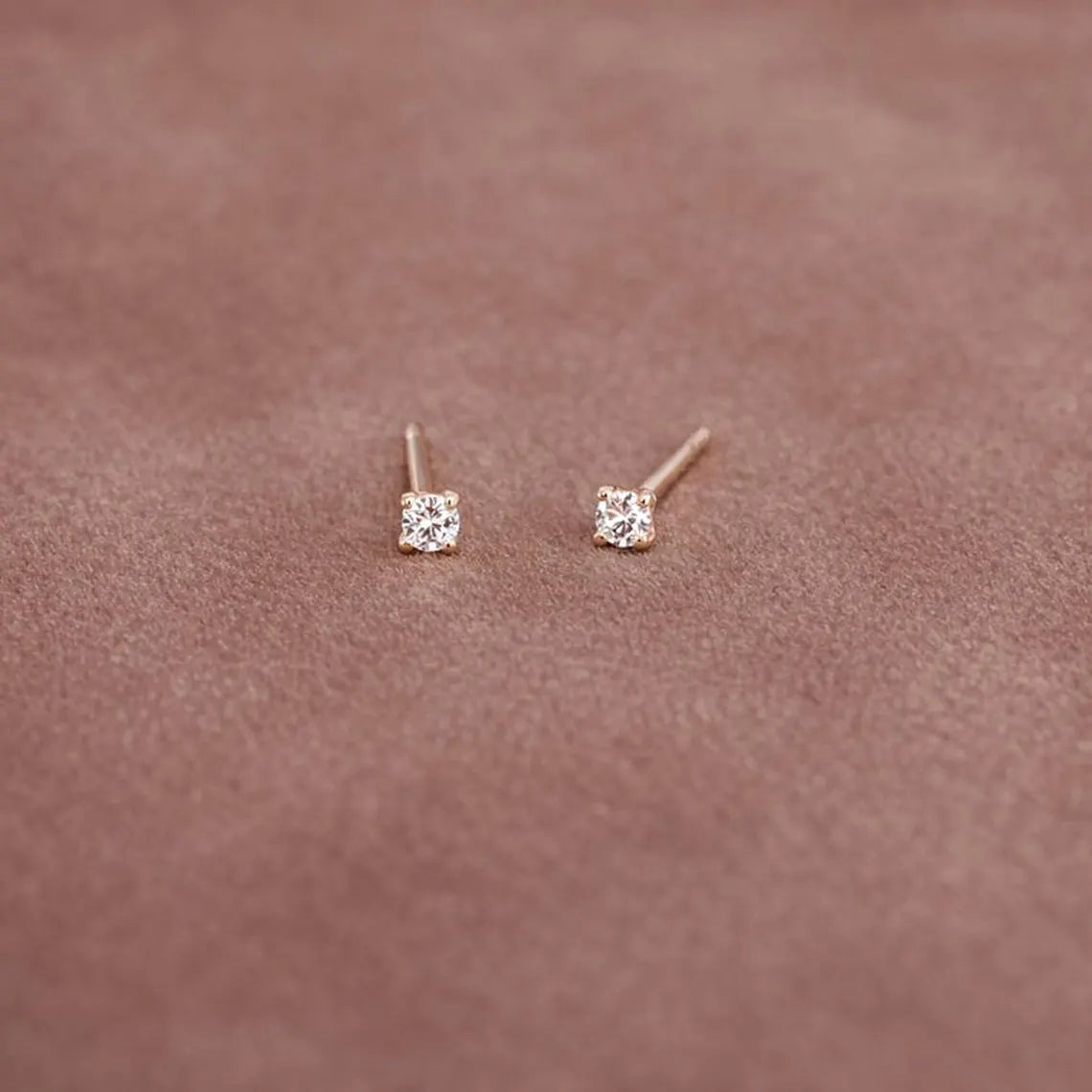 Classic Round Cut Diamond Stud Earrings – Minimal Luxury Everyday Wear