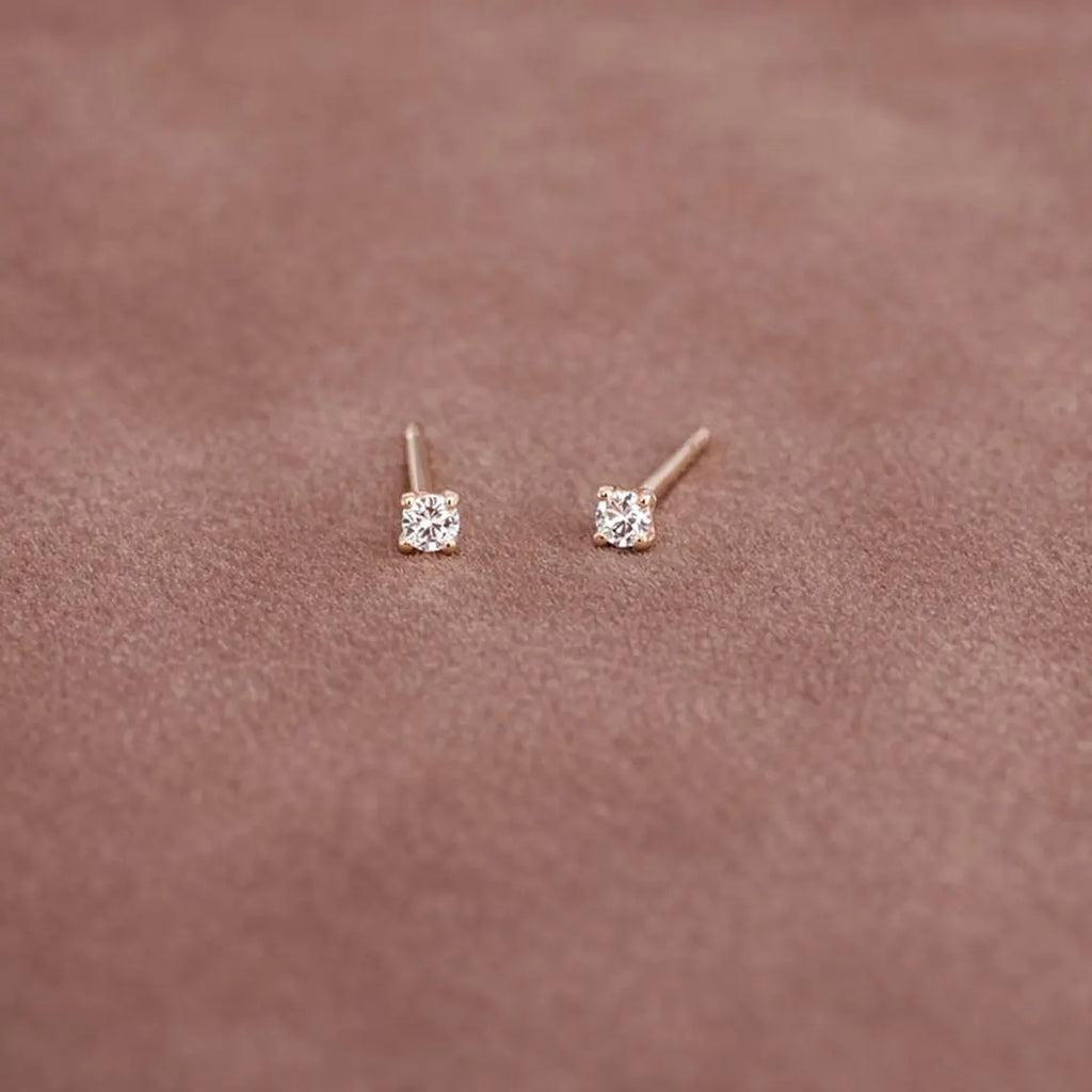 Classic Round Cut Diamond Stud Earrings – Minimal Luxury Everyday Wear