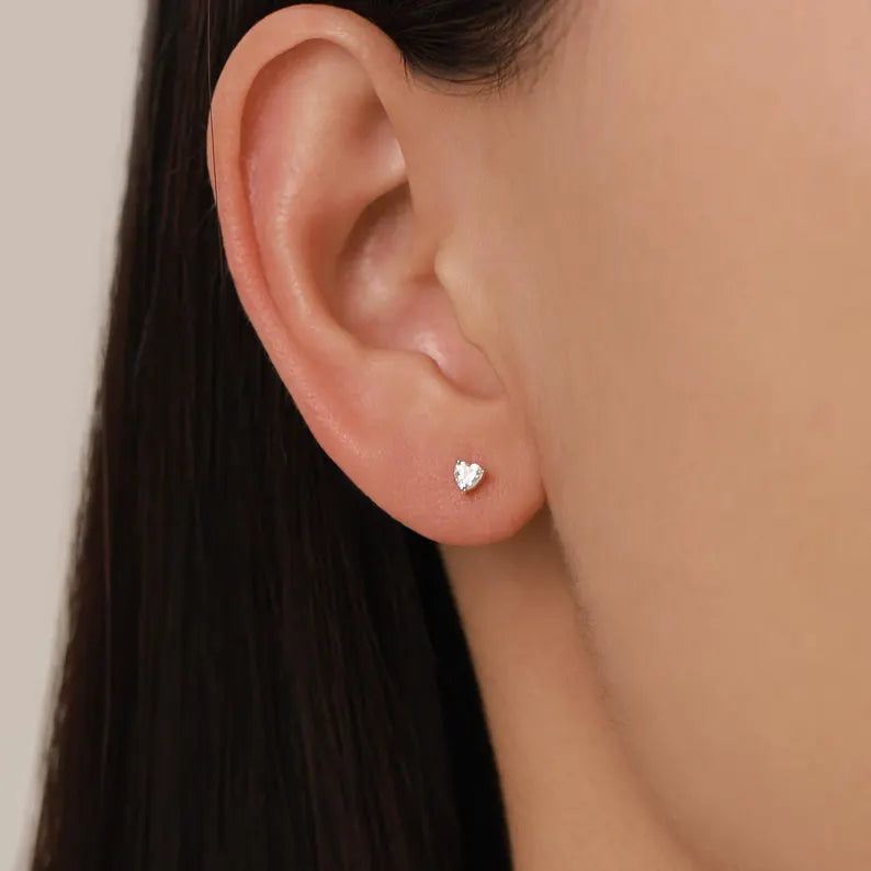 💖 Heart Cut Diamond Stud Earrings – Timeless Love Luxury Collection – E VS1 VG