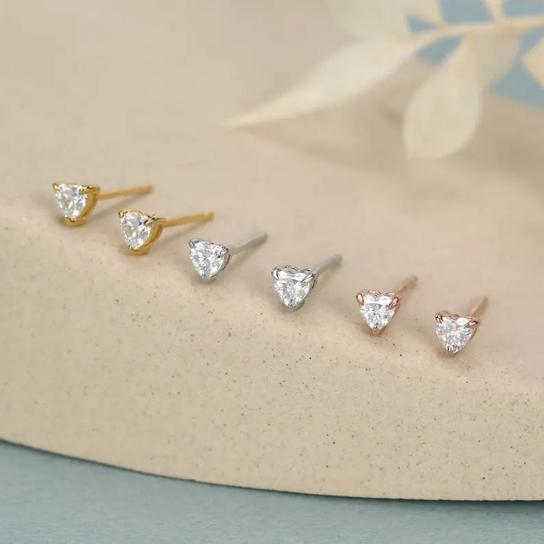 💖 Heart Cut Diamond Stud Earrings – Timeless Love Luxury Collection – E VS1 VG