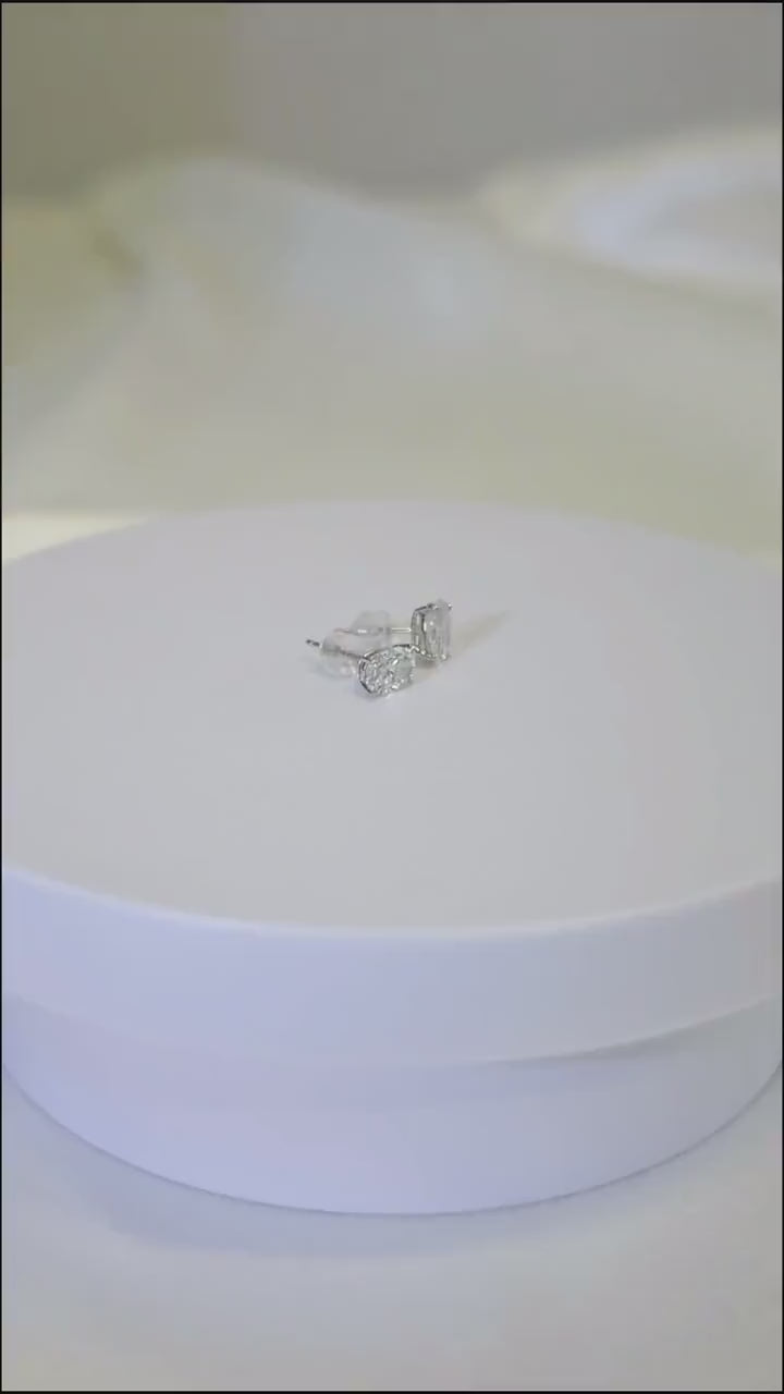 Oval Cut Diamond Earrings – Elegant Minimal Luxury | E VS1 VG